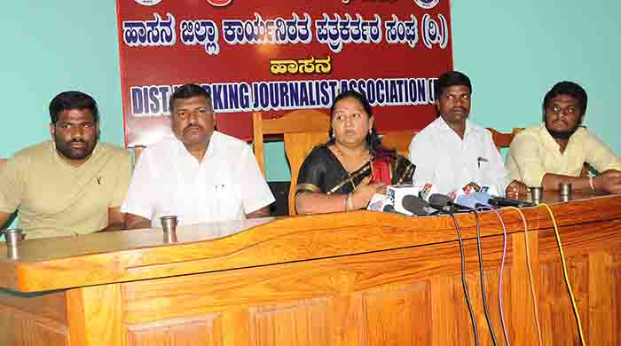 ಹಾಸನ: ಜಿಲ್ಲಾಧಿಕಾರಿ ರೋಹಿಣಿ ಸಿಂಧೂರಿಯಿಂದ ಸರ್ವಾಧಿಕಾರಿ ಧೋರಣೆ; ಜಿ.ಪಂ ಅಧ್ಯಕ್ಷೆ ಶ್ವೇತಾ ದೇವರಾಜು ಆರೋಪ